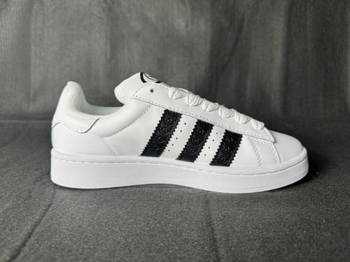 اديداس كامبوس ابيض