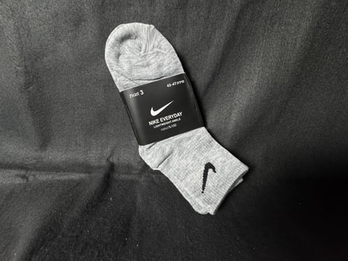 طقم شراب نايك قصير رصاصي ()