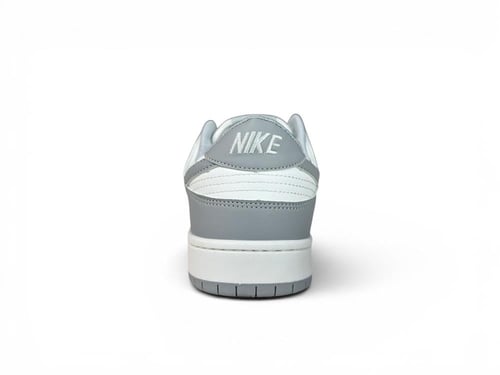 نايك سنيكرز رصاصي