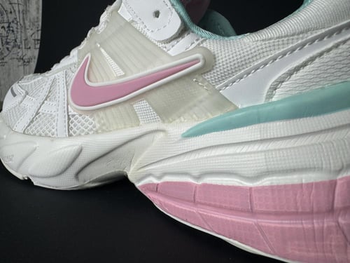 نايك V2k Pink