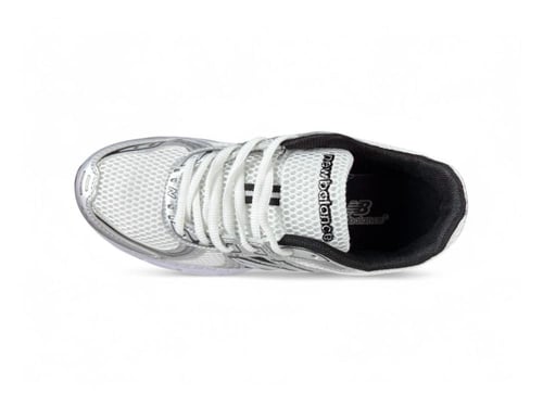 نيوبالانس V8