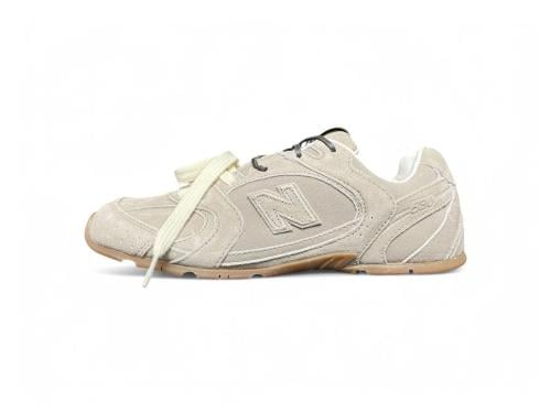 نيوبالانس ميو ميو وايت