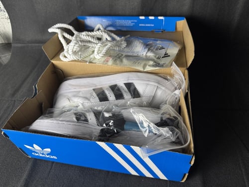 اديداس كامبوس ابيض