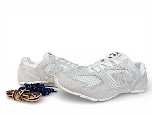 نيو بالانس ميو ميو لذر