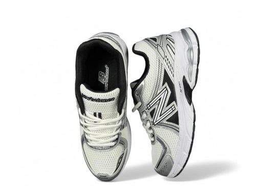 نيوبالانس V8