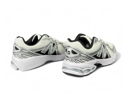 نيوبالانس V8