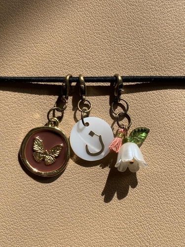 ميدالية حروف عربية