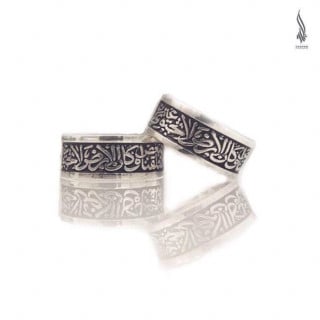 خاتم (تعلقنا ببعض وكأن الأرض لا تحتوي غيرنا )