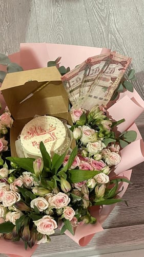 باقة الكيك والورد (2)