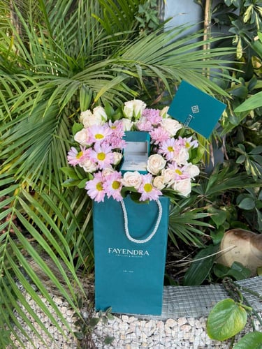 عقد فايندرا لامع على شكل دمعة