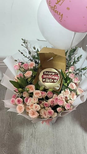 باقة الكيك والورد (1)