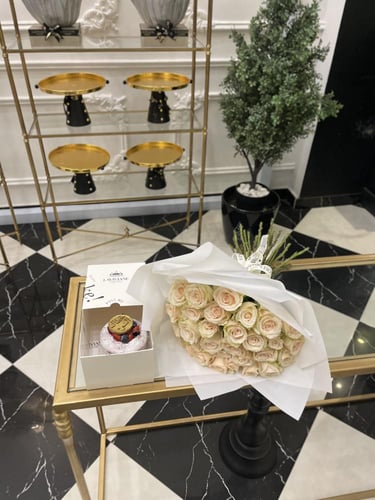 باقة ٣٠ وردة و كيك