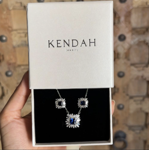 طقم أزرق انيق