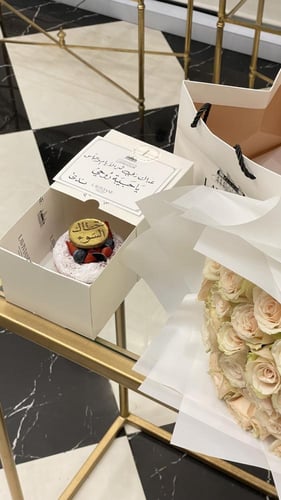 باقة ٣٠ وردة و كيك