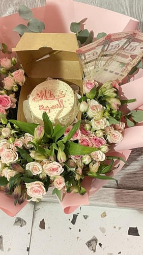 باقة الكيك والورد (2)