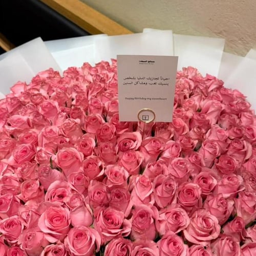 باقة الحب الوردي – 200 وردة من الأناقة