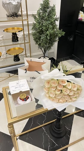 باقة ٣٠ وردة و كيك