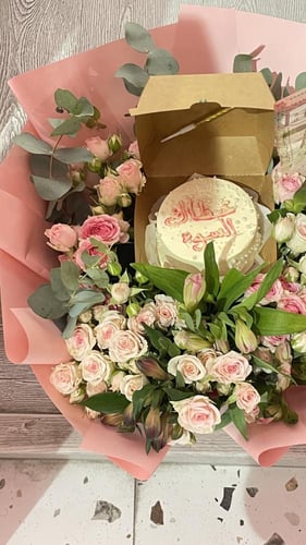 باقة الكيك والورد (2)