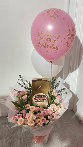 باقة الكيك والورد (1)