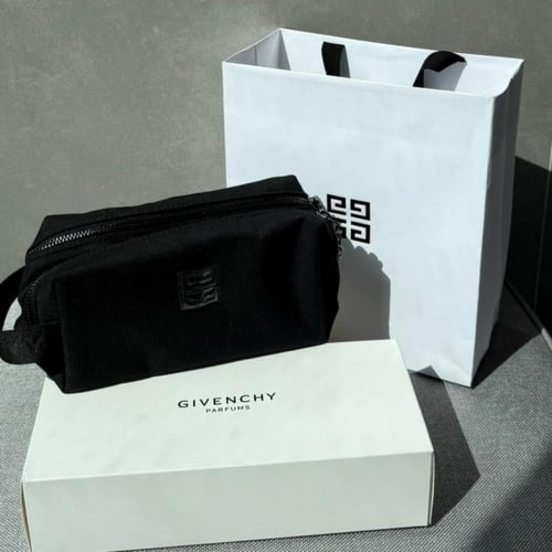 حقيبة جيفنشي السوداء