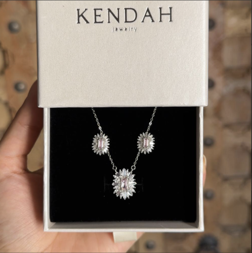 طقم فضي وردي مميز