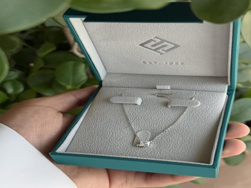 عقد فايندرا الفضي الناعم