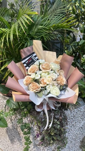 باقة ورد صناعي مع كرت هدية من سيفورا