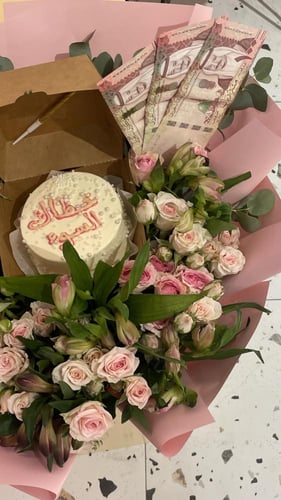 باقة الكيك والورد (2)