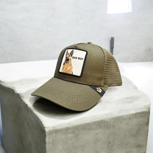 كاب زيتي بطبعة في المنتصف