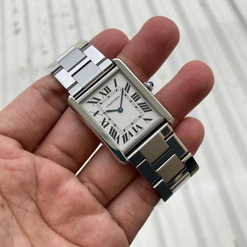 ساعة كارتير تانك الكلاسيكية