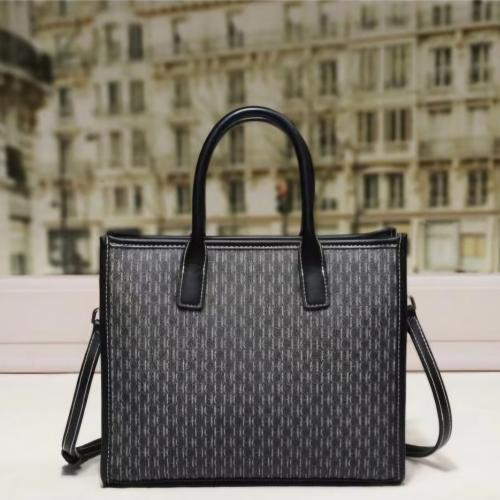 حقيبة يد نسائية من كارولينا هيريرا سي اتش