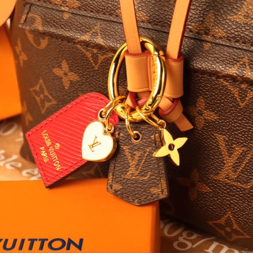 ميدالية لويس فيتون النسائية