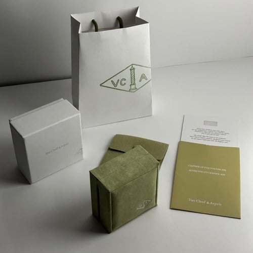 حلق فان كليف كبير ذهبي