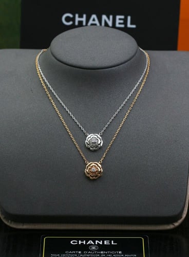 سلسال شانيل وردة