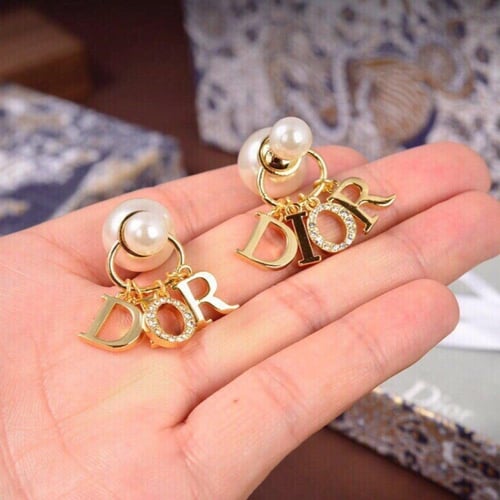 حلق ديور Dior ذهبي