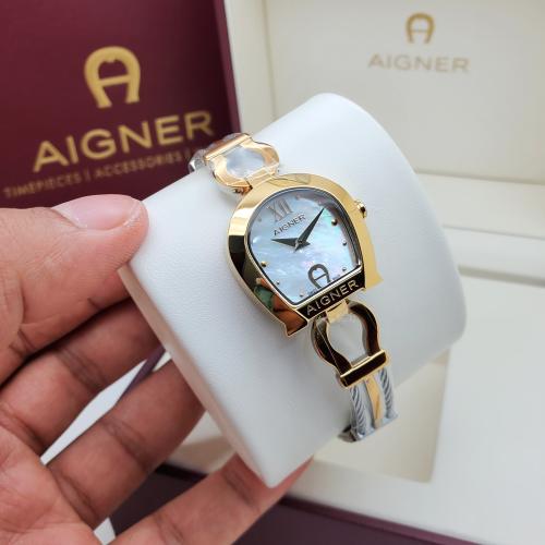 ساعة اقنر نسائي