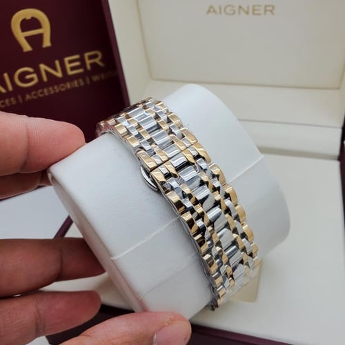 ساعة اقنر النسائية