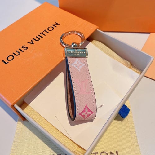 ميدالية لويس فيتون وردي