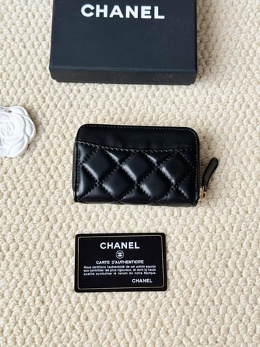 محفظة شانيل النسائية الأكثر شهرة