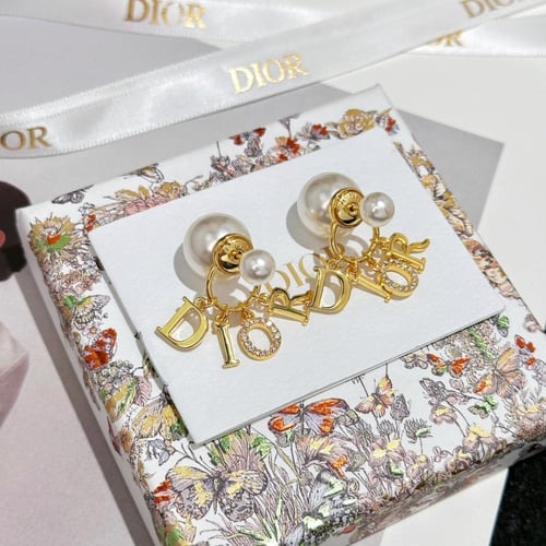 حلق ديور Dior ذهبي