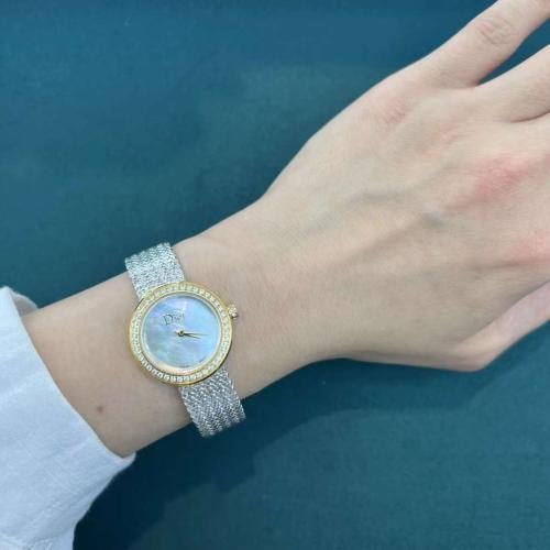 ساعة ديور النسائية