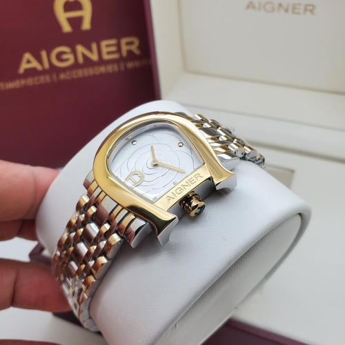 ساعة اقنر النسائية