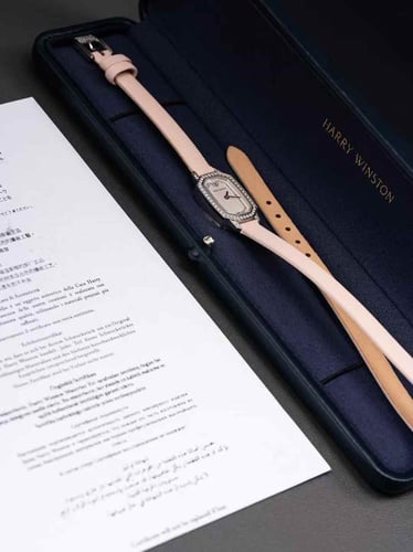 ساعة هاري وينستون جلد مع زركون داخلي وخارجي