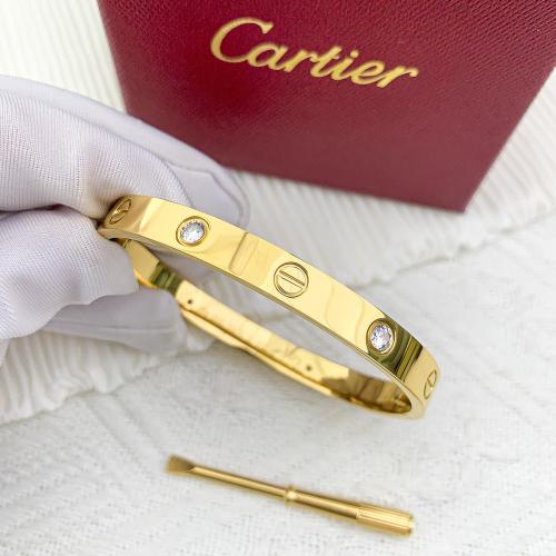 اسوارة كارتير لوف ذهبي فصوص