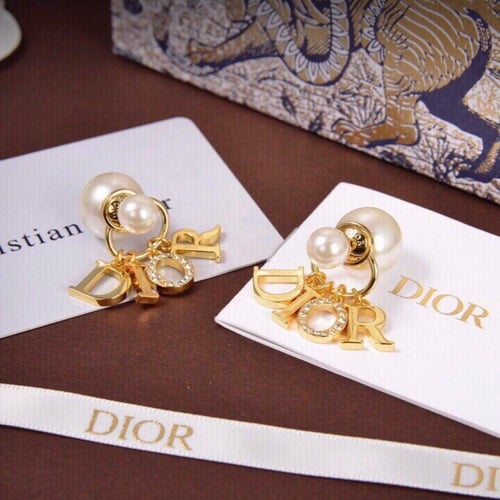 حلق ديور Dior ذهبي