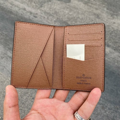 محفظة لويس فيتون