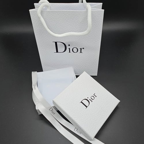حلق ديور Dior ذهبي