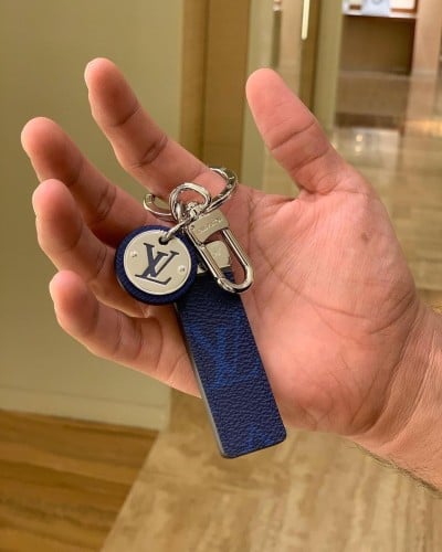 ميدالية لويس فيتون كحلي