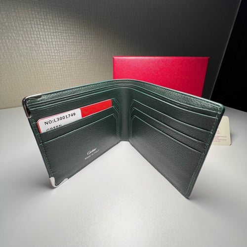 محفظة كارتير كبير باللون الأخضر