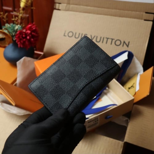 محفظة لويس فيتون